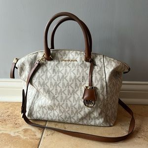Lg Riley Satchel, pebbled Vanilla, top handle, removable shoulder strap.
